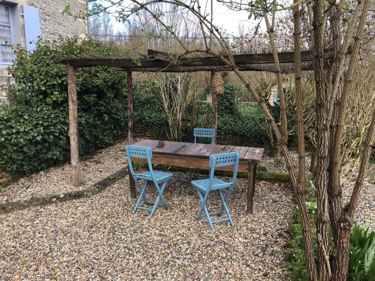 Riverview Lägenhet Verteuil-sur-Charente Exteriör bild